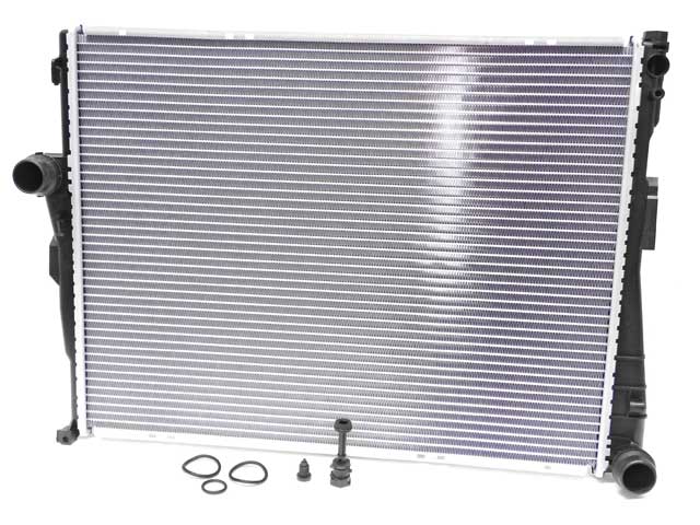BMW Radiator | 1999-2005 17119071518