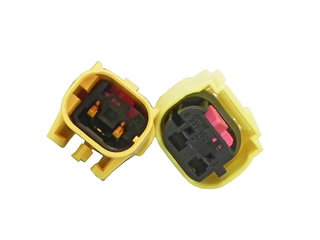 BMW Connector Wire for Seat Belt Receptacle | 1992-2002 61129118122