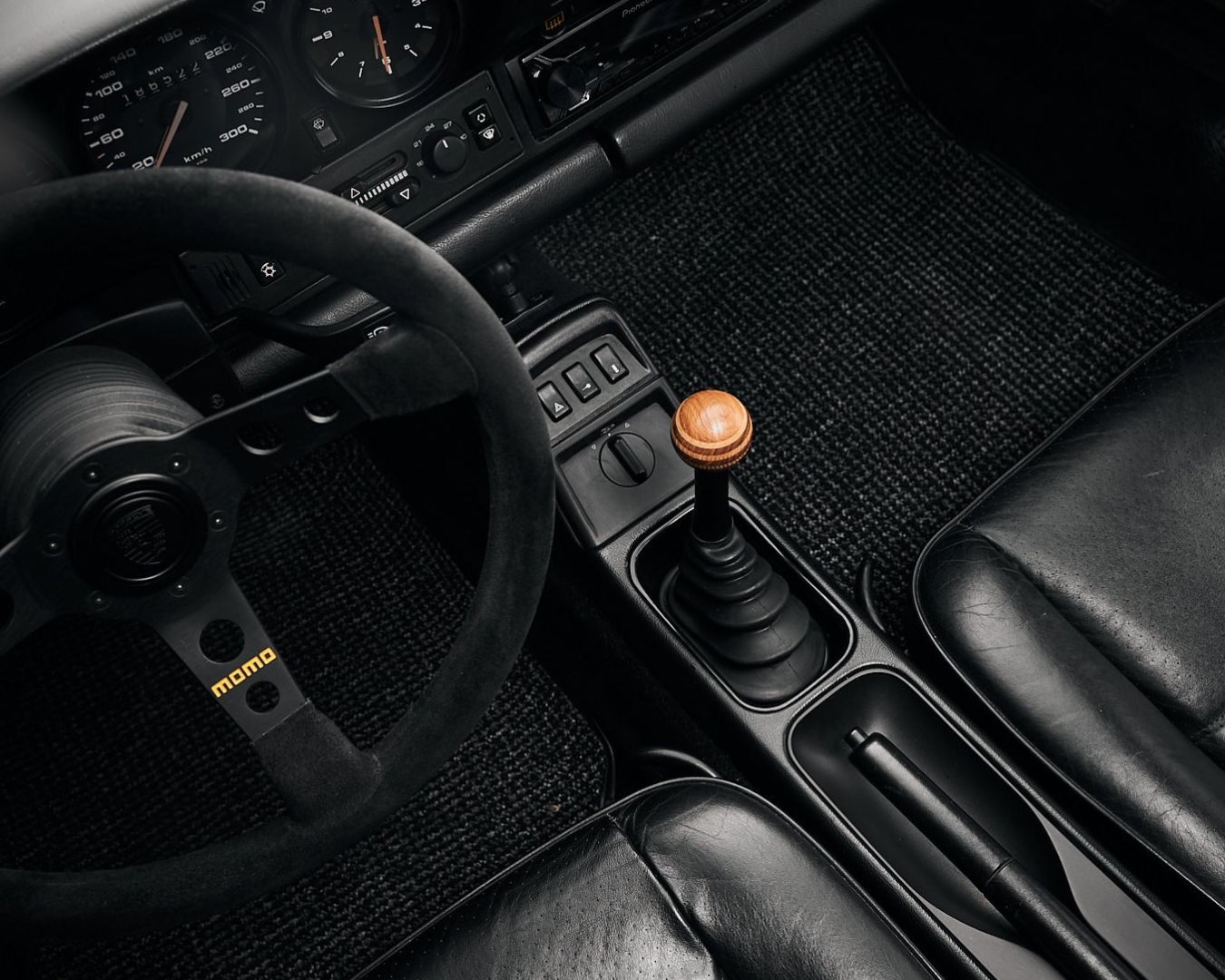 Antique Oak Tribute Shifter Knob - Black Anodised