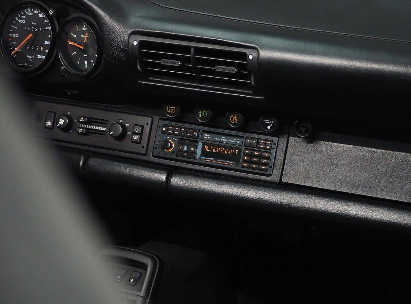 ポルシェラジオ Porsche BLAUPUNKT Porsche Blaupunkt Frankfurt Radio- RCM 82 DAB - 911/930/912E 76-98 CB-