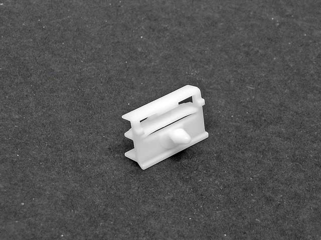 BMW Rocker Panel Moulding Clip | 1995-1999 51712234032
