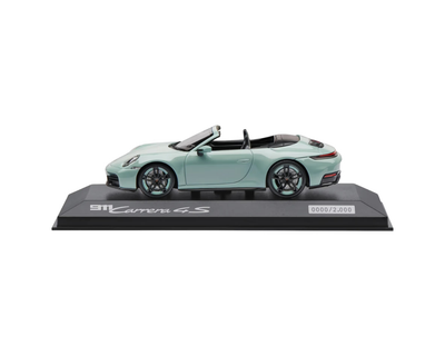 Porsche 911 Carrera 4S Cabriolet Collector Model Car - Scale 1:43