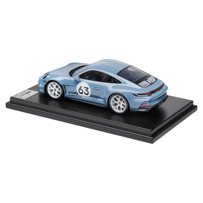 Porsche 911 S/T 992 Resin Collectors Model Car - Scale 1:12