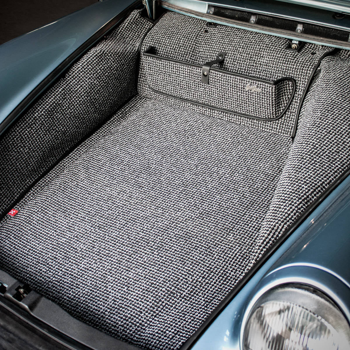 Houndstooth Trunk Mat, 911 (65-98), Macan (14-24)